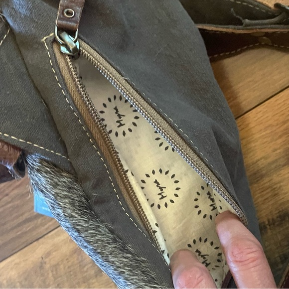 Myra Bag Fannypak - Picture 10 of 14